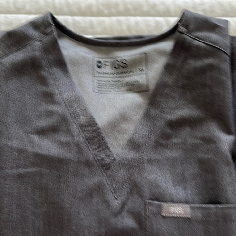 FIGS XS scrubs never worn